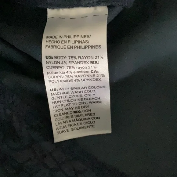 NWOT Chico’s Blue Croc-Print Ponte Cropped Leggings Size 12 - Picture 11 of 11